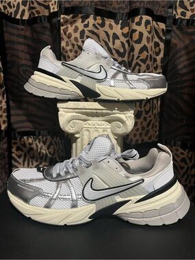 Nike V2K Run Summit Wht 10.5m 12w Excellent Cond No Box